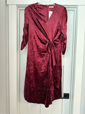 per una Burgundy Velvet Long-Sleeve Tie-Waist Dress